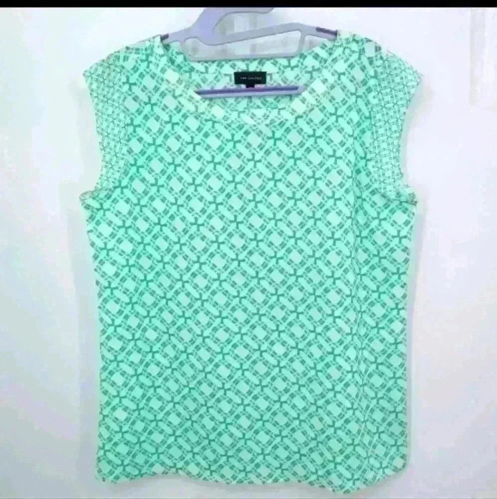 🌻THE LIMITED GREEN TOP